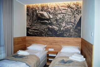 Отели типа «постель и завтрак» Villa Natura Zator Przeciszów Затор Стандартный трехместный номер-24